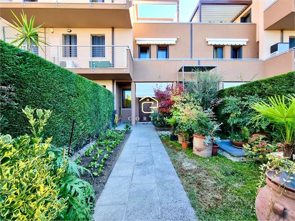 Appartamento su 2 piani con giardino